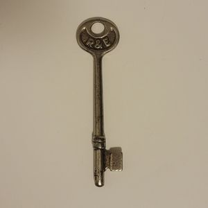 R‎ & E #1 Solid Barrel 3 5/8" Skeleton Key Original Antique